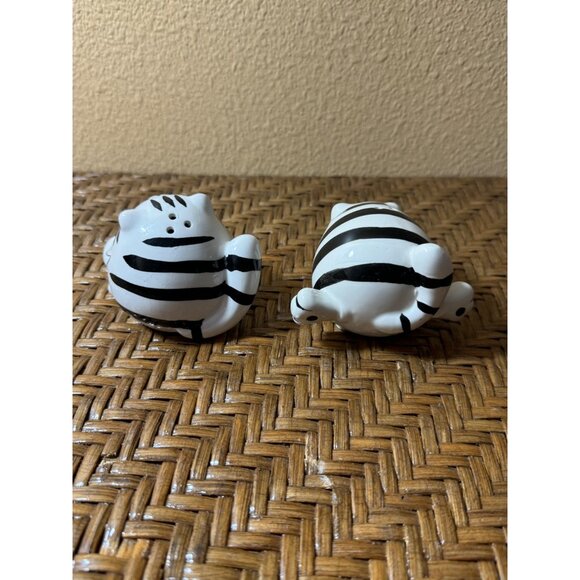 Vintage Pier I Whimsical Cat Black And White Strip Salt and Pepper Shaker Set - Picture 4 of 10